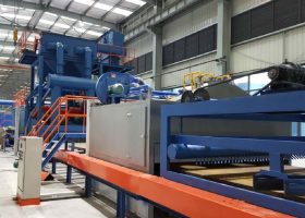 輥道通過式拋丸機可選擇PLC一鍵啟動，無間隙連續通過拋丸打砂